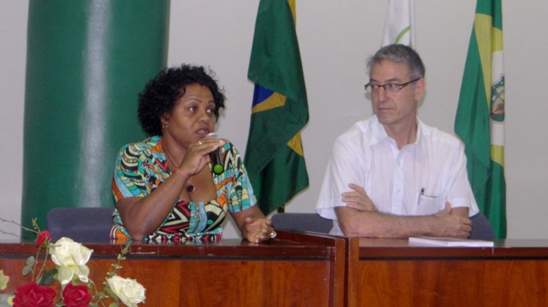 A coordenadora do Palin/Fiocruz Brasília, Denise Oliveira, e o assessor para a África do Cris/Fiocruz, Luiz Eduardo Fonseca. 
