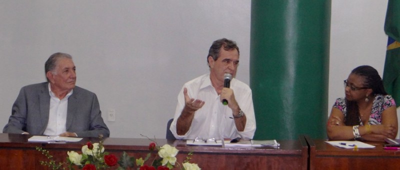 El director de la Fiocruz Fortaleza, Carlile Lavor, el asesor de la Fiocruz Brasília, José Agenor Álvares, y la rectora de la Unilab, Nilma Gomes.